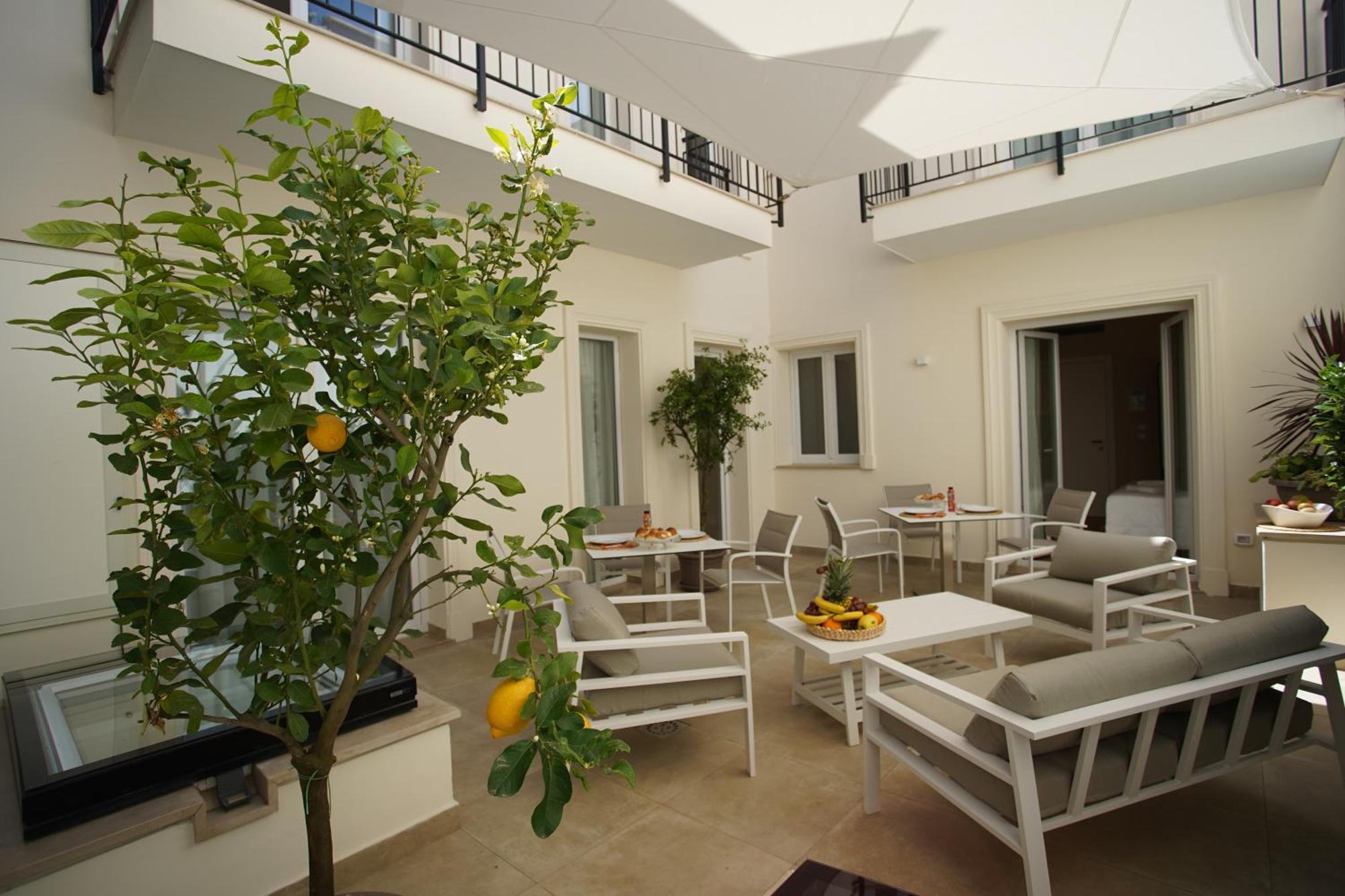 Palazzo Bibbi - Rooms To Live Reggio di Calabria Bagian luar foto